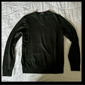Uniqlo Men’s X-Small V Neck Sweaters Green